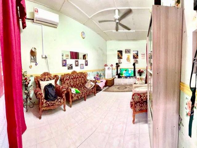 Terraced House for sale in Malaka