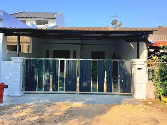 Terraced House for sale in Malaka