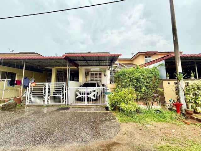 Terraced House for sale in Malaka