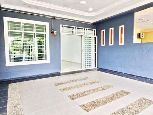 Terraced House for sale in Malaka