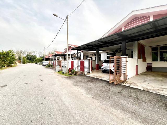Terraced House for sale in Malaka