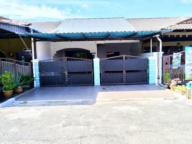 Terraced House for sale in Malaka