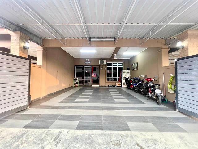 Terraced House for sale in Malaka