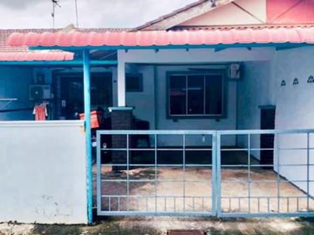 Terraced House for sale in Malaka