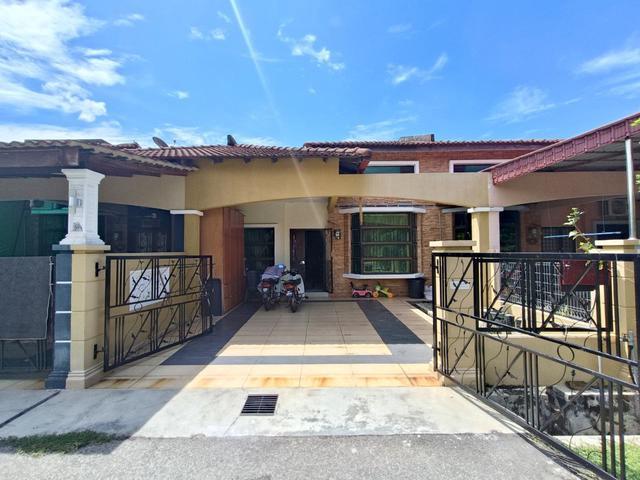 Terraced House for sale in Malaka