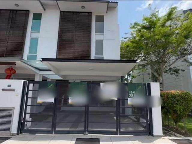 Terraced House for sale in Malaka