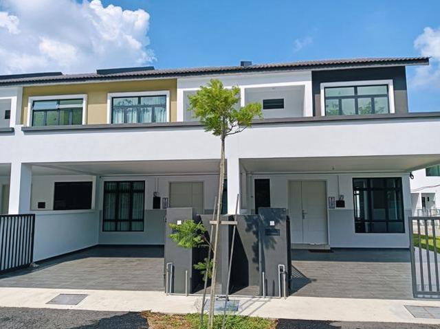 Terraced House for sale in Malaka