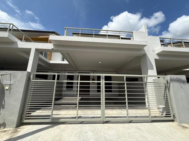 Terraced House for sale in Malaka