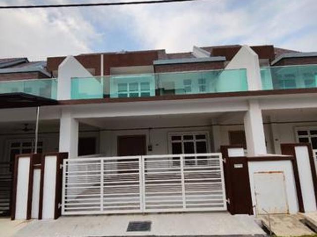 Terraced House for sale in Malaka