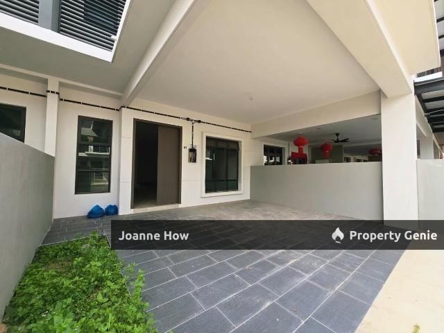 Terraced House for sale in Malaka