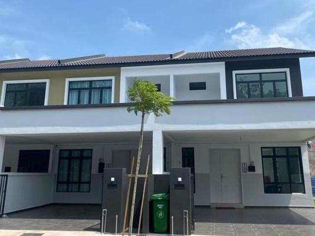 Terraced House for sale in Malaka