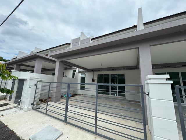 Terraced House for sale in Malaka