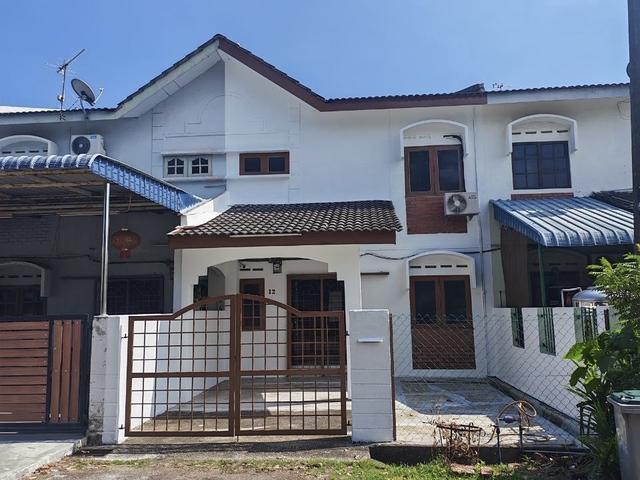 Terraced House for sale in Malaka