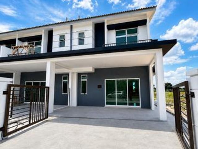 Terraced House for sale in Malaka