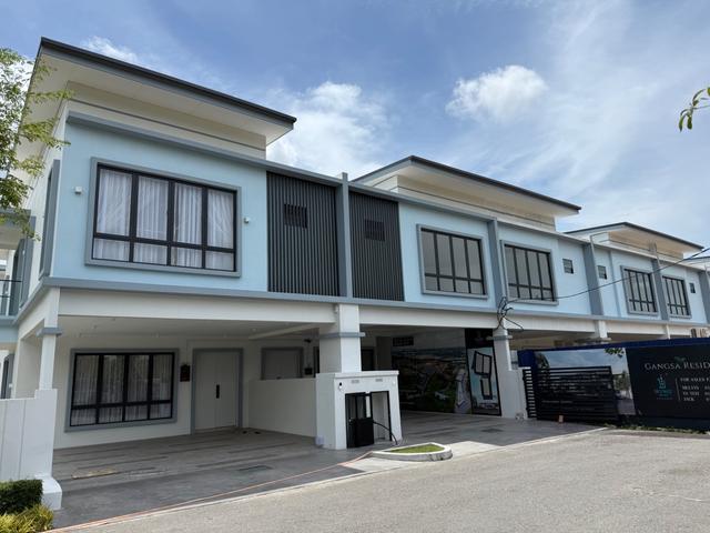 Terraced House for sale in Malaka