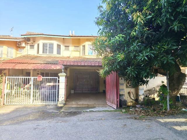 Terraced House for sale in Malaka