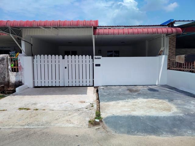 Terraced House for sale in Malaka