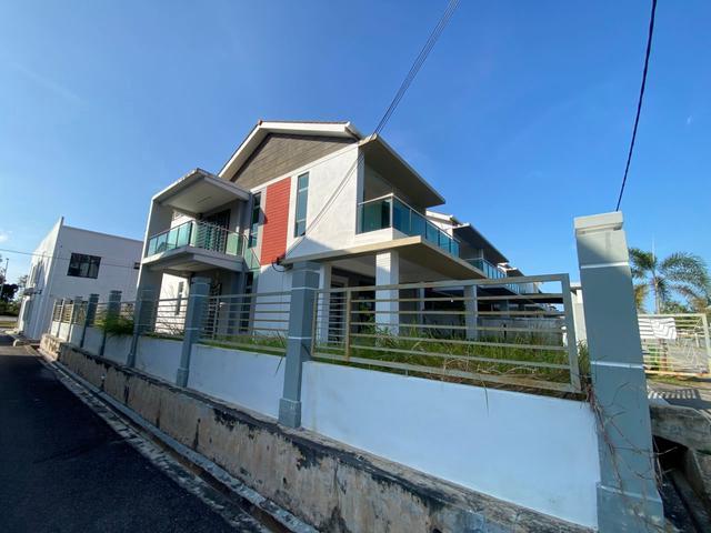 Terraced House for sale in Malaka