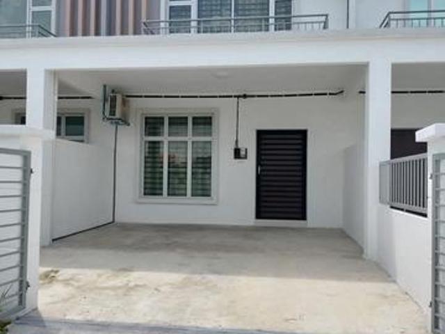 Terraced House for sale in Malaka