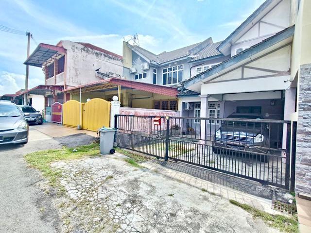 Terraced House for sale in Malaka