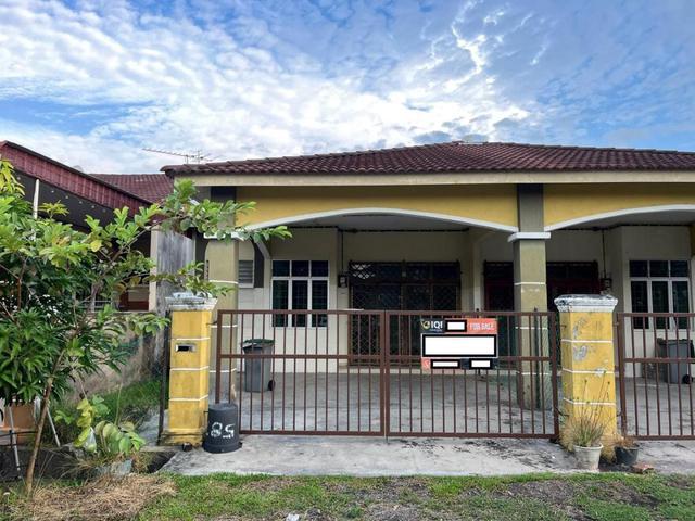 Terraced House for sale in Malaka