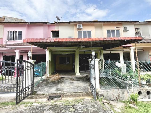 Terraced House for sale in Malaka