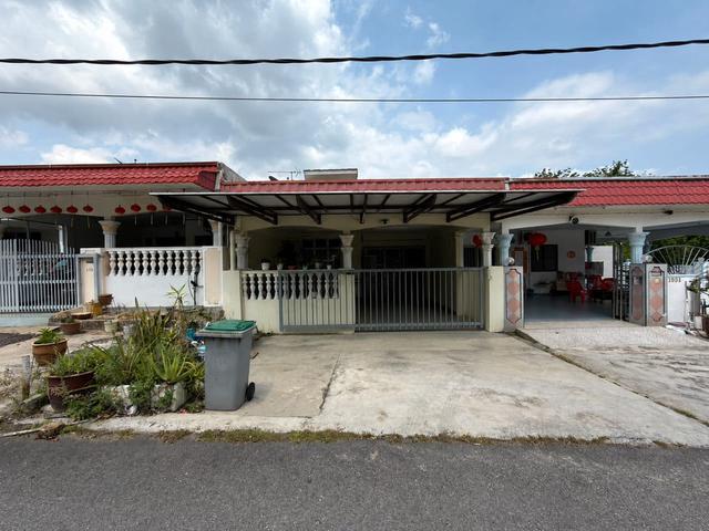 Terraced House for sale in Malaka
