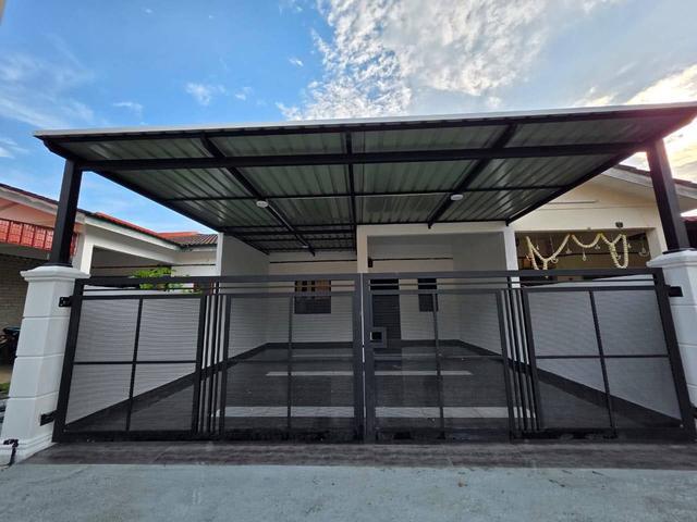 Terraced House for sale in Malaka