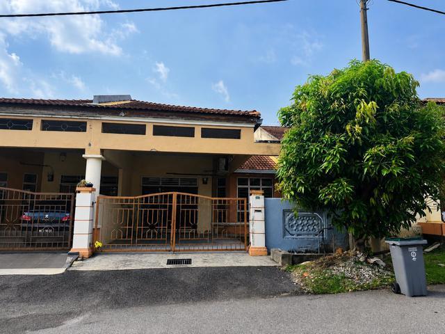 Terraced House for sale in Malaka