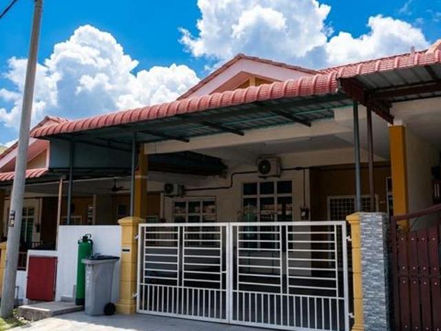 Terraced House for sale in Malaka