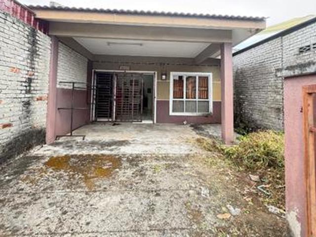 Terraced House for sale in Malaka