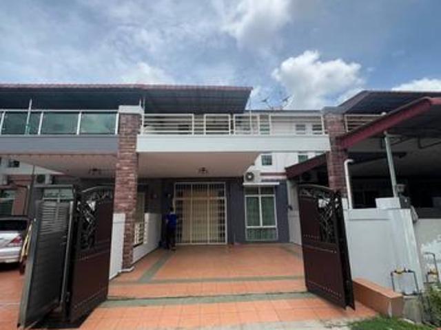 Terraced House for sale in Malaka