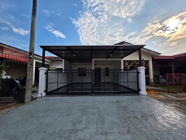 Terraced House for sale in Malaka