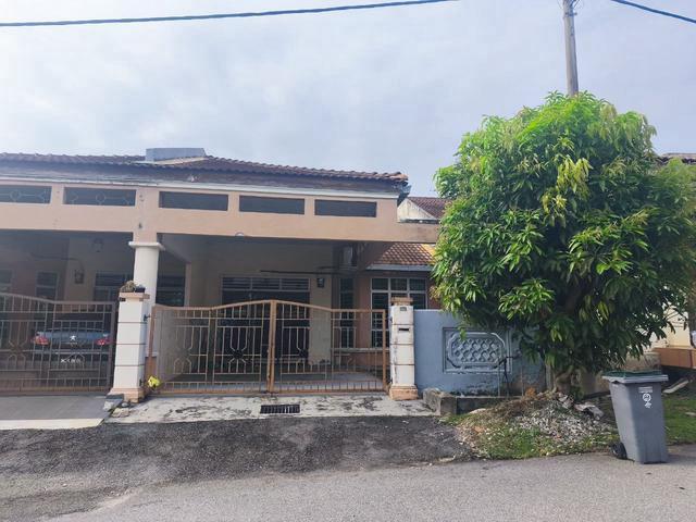 Terraced House for sale in Rembia, Malaka