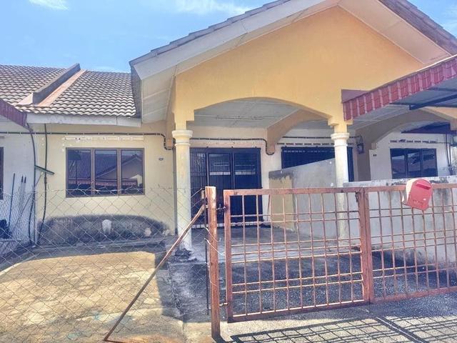 Terraced House for sale in Malaka