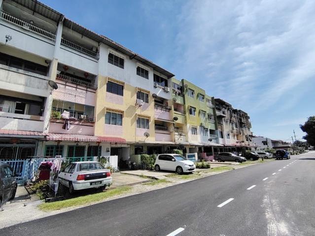 Flat for sale in Malaka