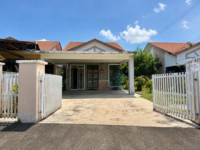 Terraced House for sale in Malaka
