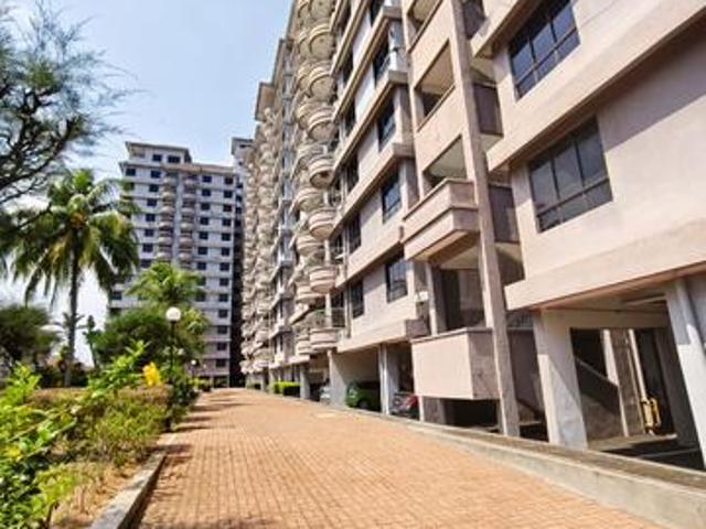 Condominium for sale in Malaka
