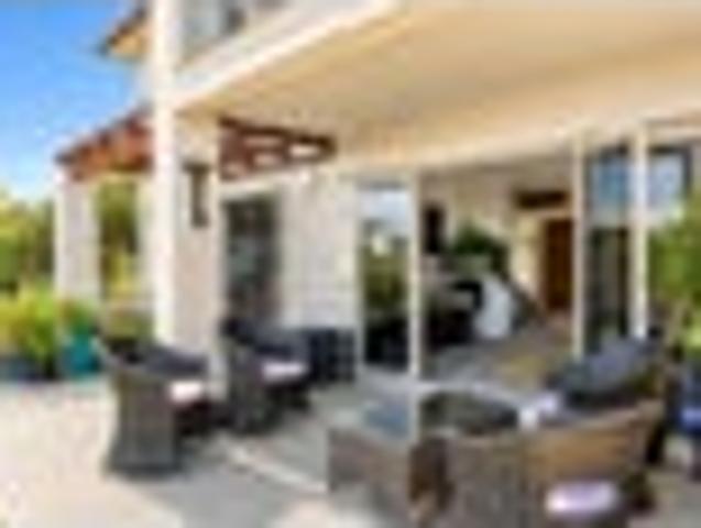 Townhouse for sale in Whangaparaoa