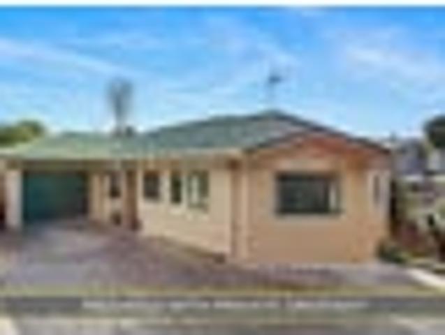 House for sale in Kelston