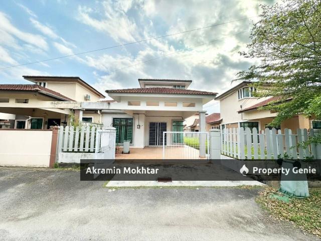 House for sale in Malaka