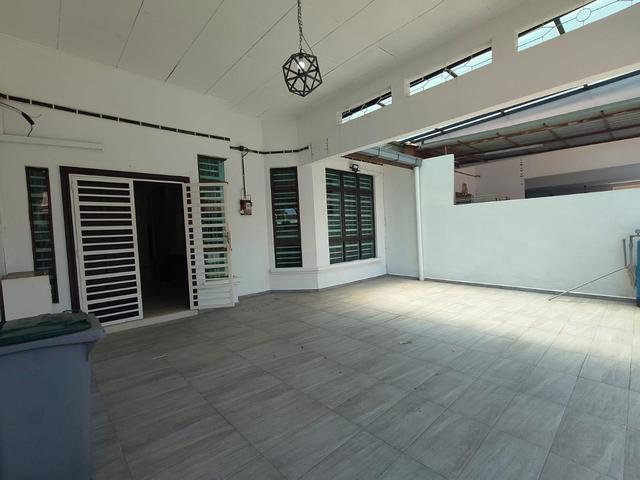 Terraced House for sale in Rembia, Malaka
