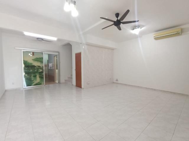 Terraced House for sale in Malaka