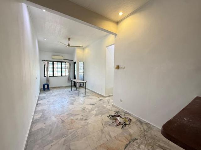 Flat for sale in Malaka