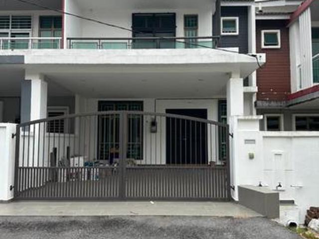 Terraced House for sale in Malaka
