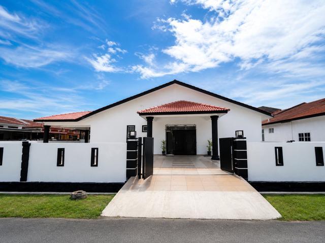 Terraced House for sale in Malaka