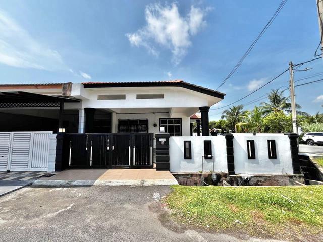 Terraced House for sale in Malaka