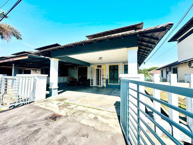 Residential House for sale in Malaka