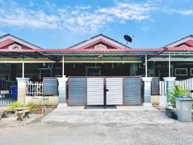 Terraced House for sale in Malaka