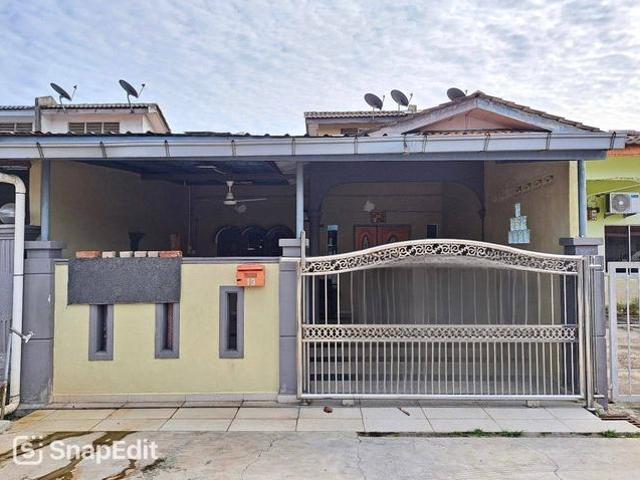 Terraced House for sale in Malaka